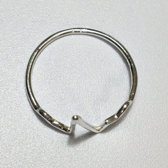 Sterling Silver Heartbeat Ring Size 7.25 Thin Band 925 - Picture 8 of 10